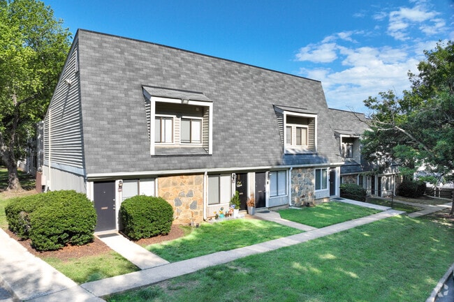 Building Photo - Chesterfield Village