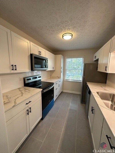 Foto del edificio - 121 Sleepy Creek Dr