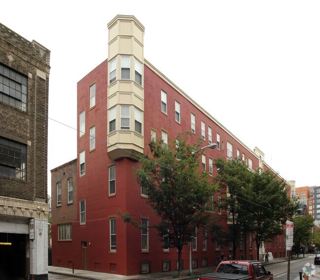 Building Photo - Colonial Apartments