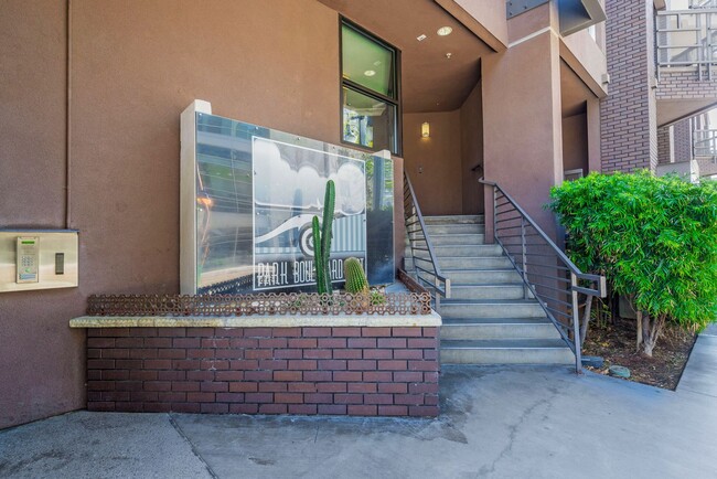 Building Photo - Park Blvd East 1 Bedroom! Available Now!