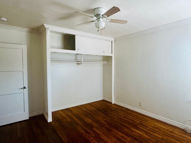 Foto del edificio - 2642 E Adams St