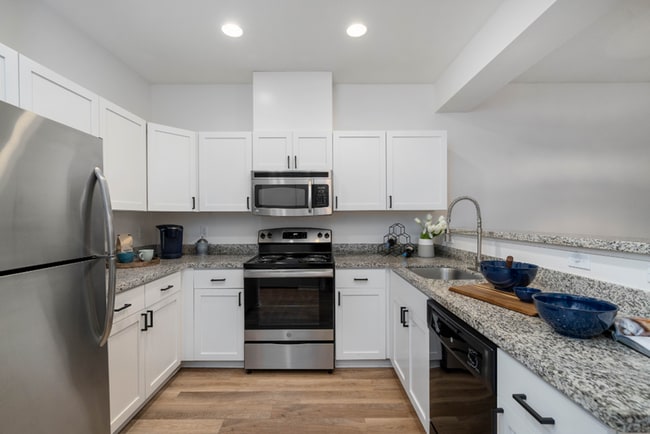 Building Photo - Silverdale Ridge