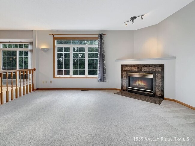 Foto del edificio - 1839 Valley Ridge Trail S