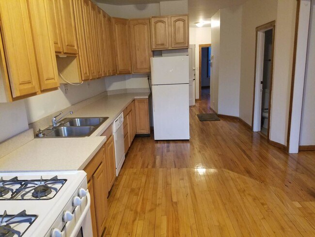 Foto del edificio - 3728 N Wilton Ave