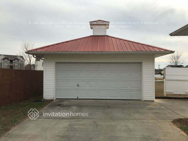 Building Photo - 203 Wolf Creek Ln