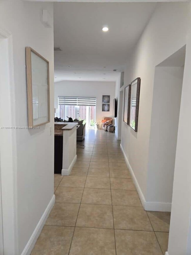 Foto del edificio - 18816 NW 52nd Ct