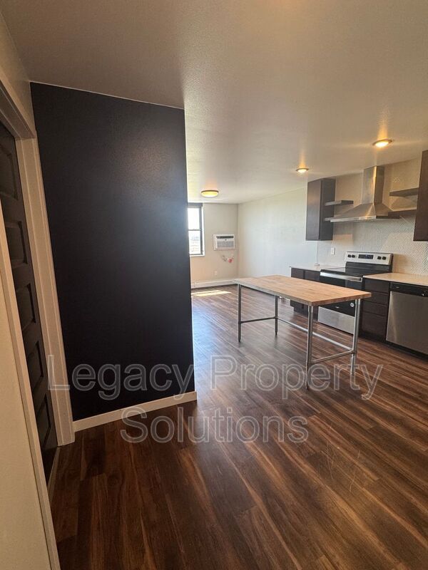 Foto del edificio - 202 E Greenfield Ln