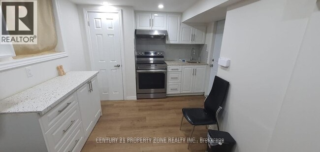 Building Photo - 68 Hoskins Square