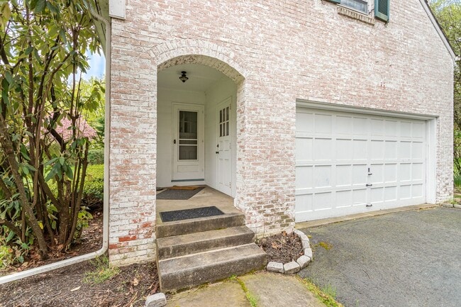 Building Photo - 384 N 26th St