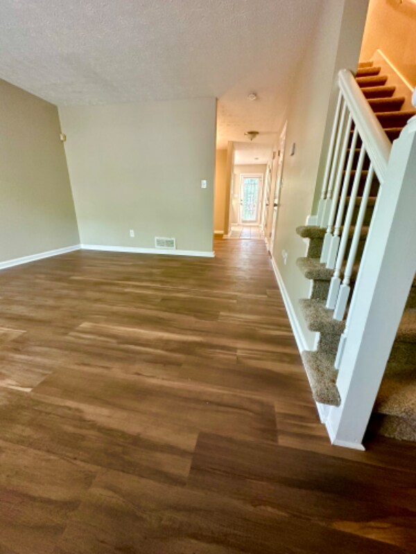 Foto del edificio - 5 Holly Downs Ct NW