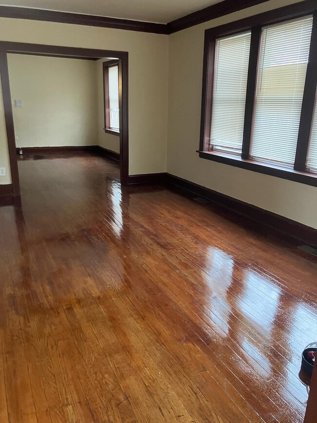 Building Photo - 3051 W 60th St