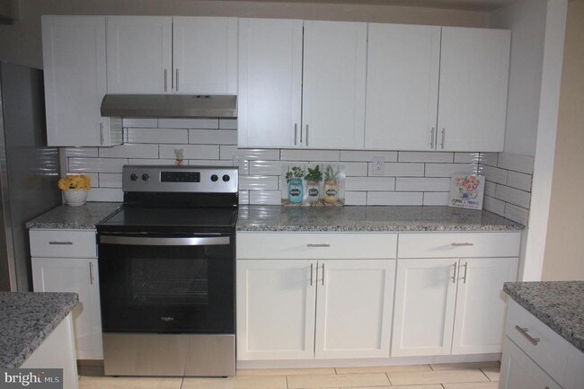 Building Photo - 115 E Kings Hwy