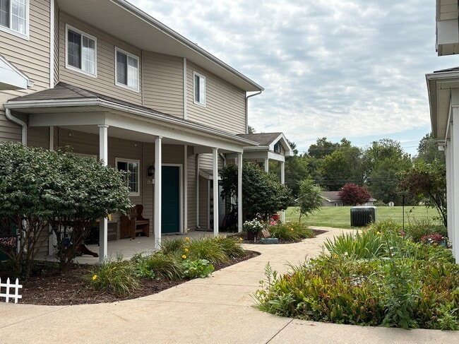 Building Photo - Hawk's Ridge Senior/Family Apartments