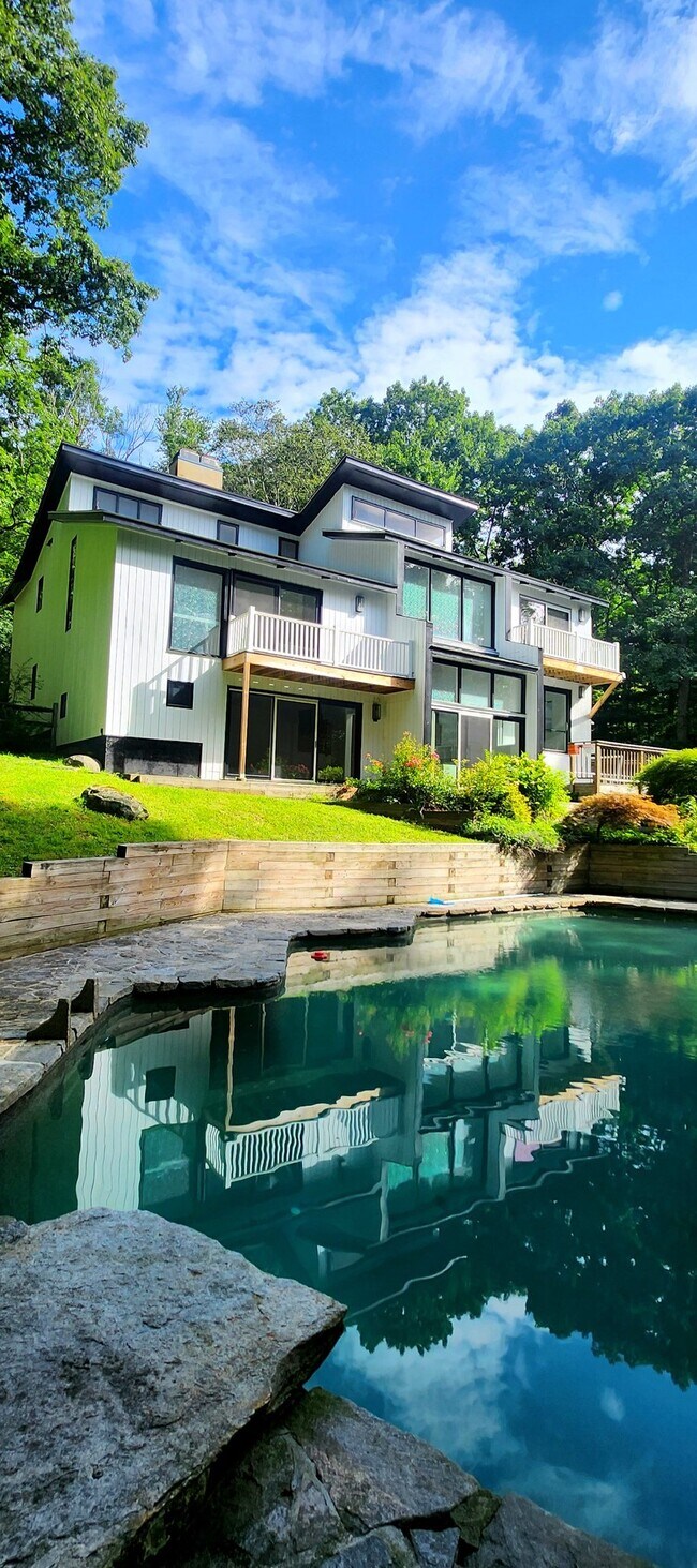 Foto del edificio - 41 Breeds Hill Pl