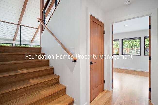 Foto del edificio - 3 br, 3 bath House - 842 Autumn Lane
