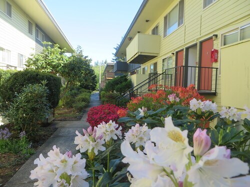 Building Photo - 608 47th St SE