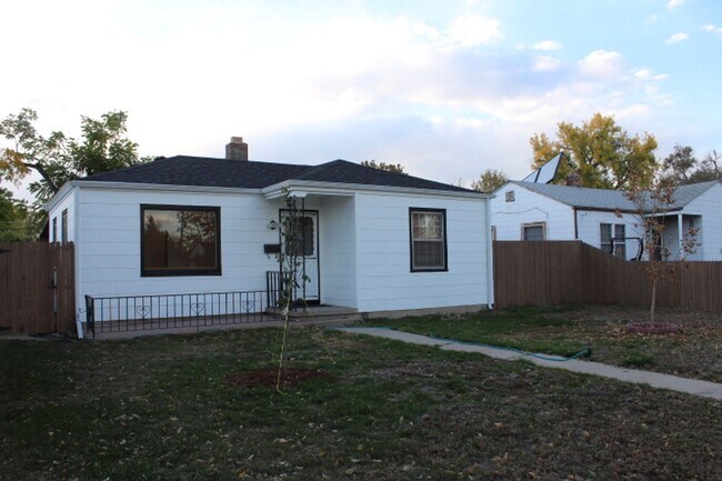 Building Photo - Charming 3 BR/1 BA  Home located In Villa ...