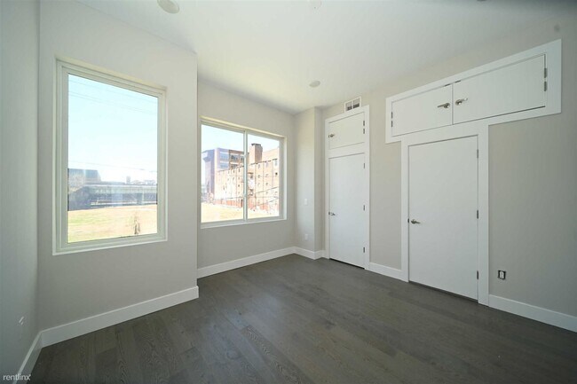 Building Photo - 2 br, 1 bath Triplex - 1415 N 8TH St Unit 2