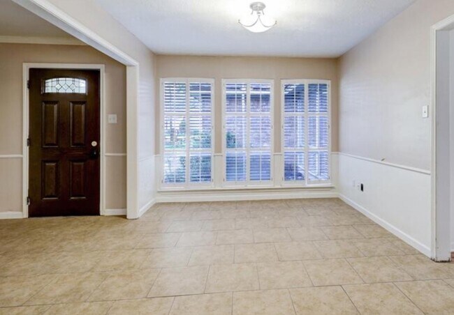 Foto del edificio - 735 Talmalge Hall Dr