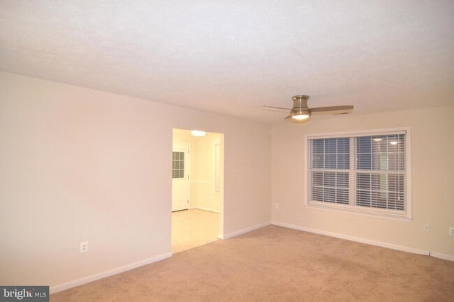 Building Photo - 47889 Piney Orchard St