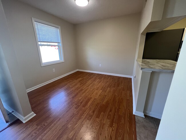 Building Photo - 907 Hillwood Dr
