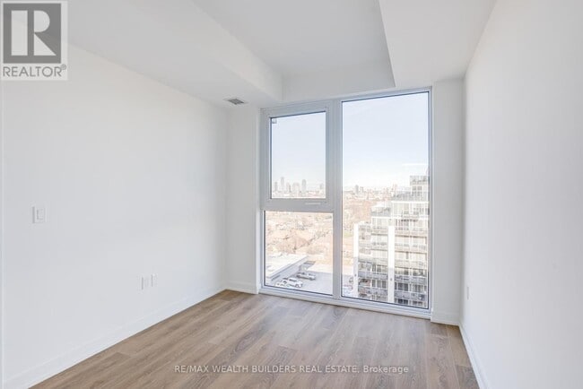 Building Photo - 1037 The Queensway