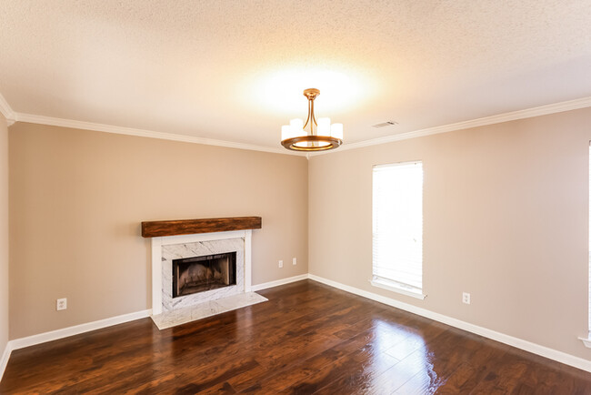 Building Photo - Stunning 2 Story Home!