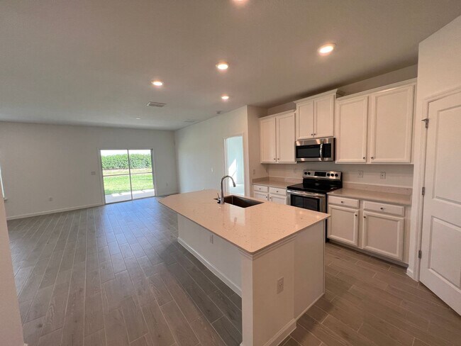 Foto del edificio - Available NOW! Be the FIRST to live in thi...