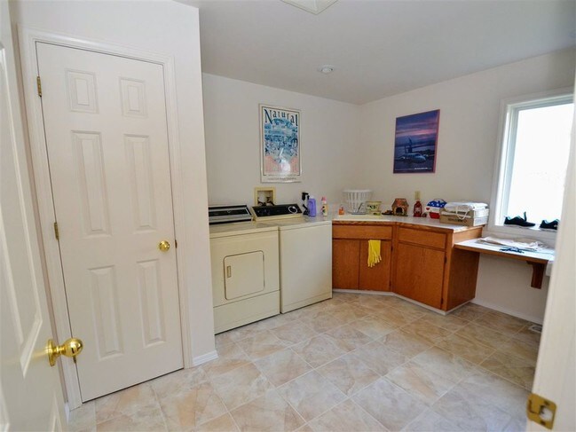 Building Photo - 5616 S Glendora Dr
