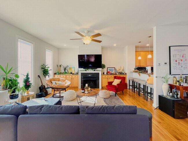 Living Room - 4644 Lake Dr