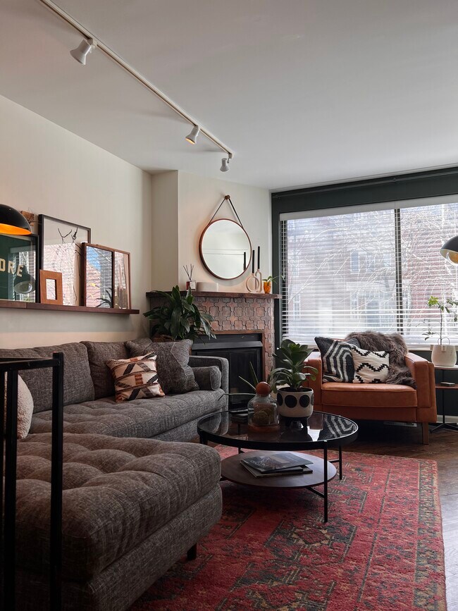 Foto del edificio - 2643 N Southport Ave