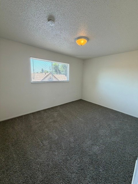 Building Photo - 3044 N Fruit Ave