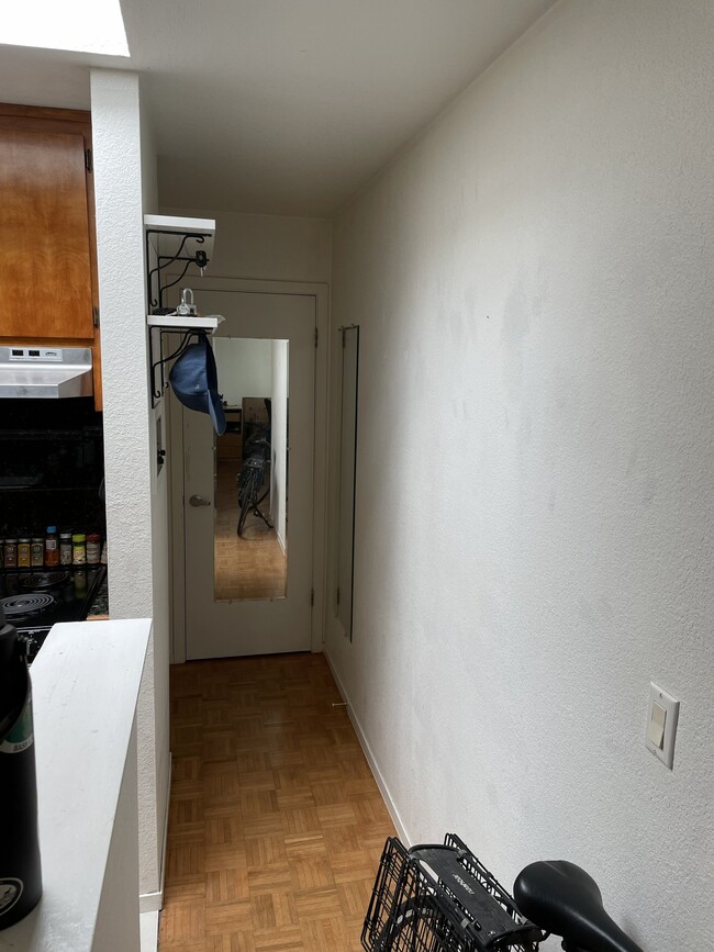 Building Photo - 909 Alvarado Ave