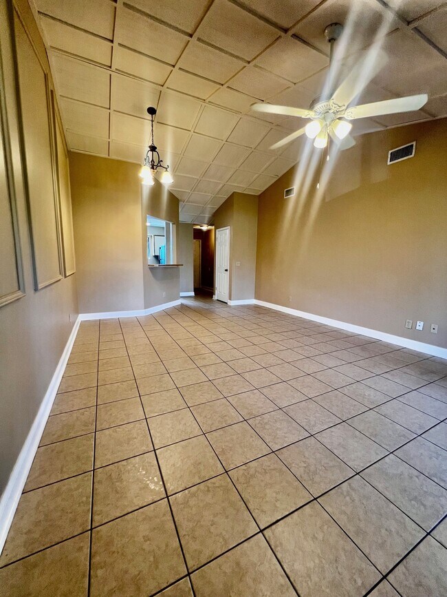 Building Photo - 107 White Fawn Dr