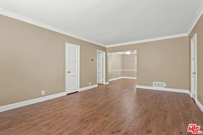 Building Photo - 1525 S Beverly Dr
