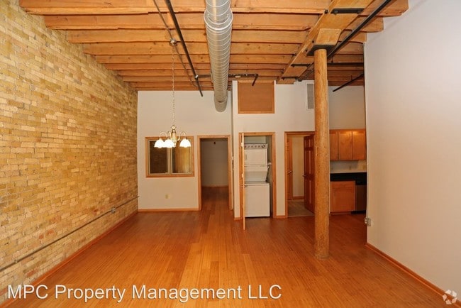 Building Photo - 225 N Water St