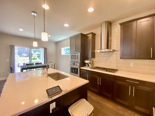 Foto del edificio - Beautiful Like New Home in Bothell!