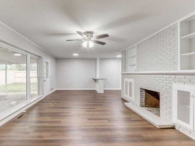 Building Photo - Beautifully Remodeled Home in Shawnee