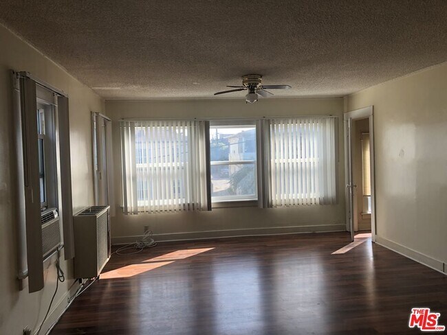 Building Photo - 1273 Queen Anne Pl