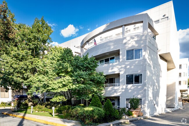Foto del edificio - 100 Cuttermill Rd