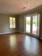 Building Photo - 296 Kansas Way
