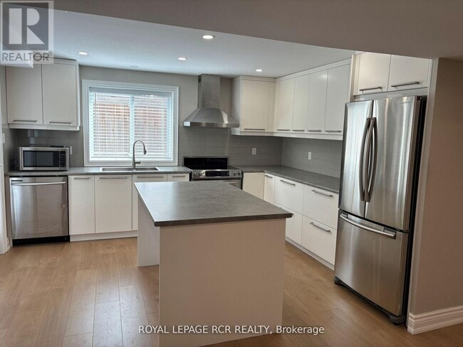 Building Photo - 35 Sandringham Cir