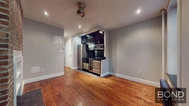 Building Photo - 221 Mott St