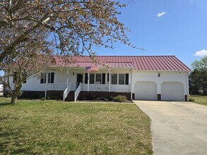 Building Photo - 108 Charlene Dr