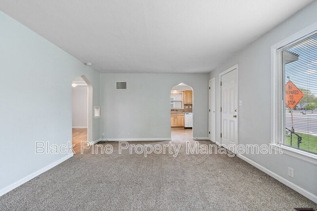 Building Photo - 4820 W.Franklin St.