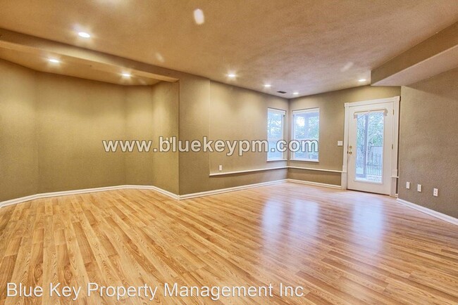 Building Photo - 3 br, 2.5 bath House - 14604 SW Shoue Drive