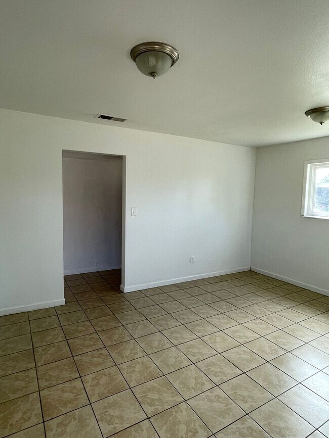 Foto del edificio - Charming 3-Bedroom, 2-Bath Home – Availabl...