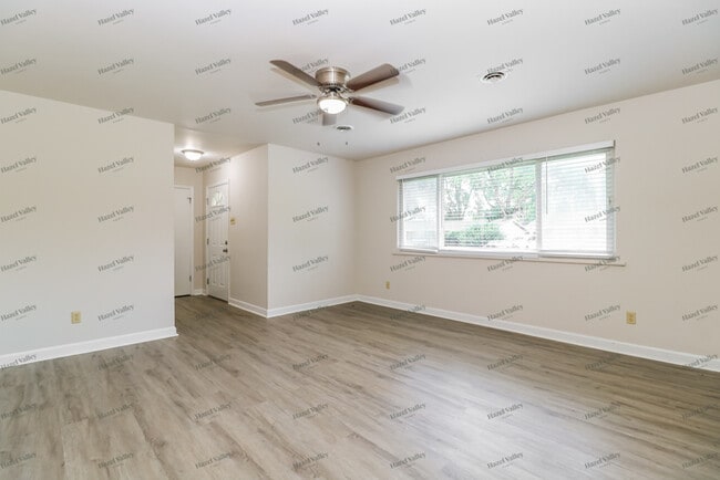 Building Photo - 1495 Flicker Dr