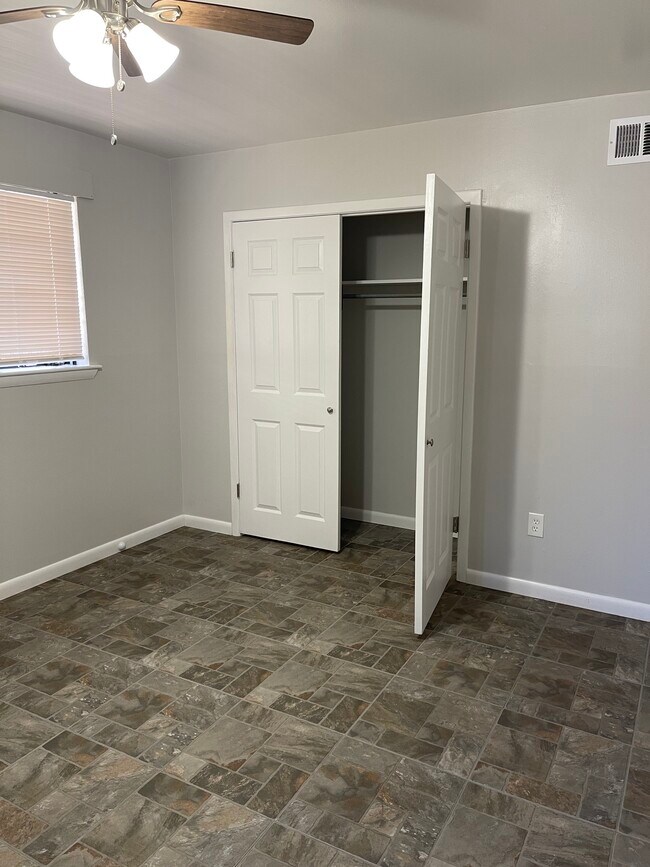 Armario del dormitorio - 2525 Annunciation St