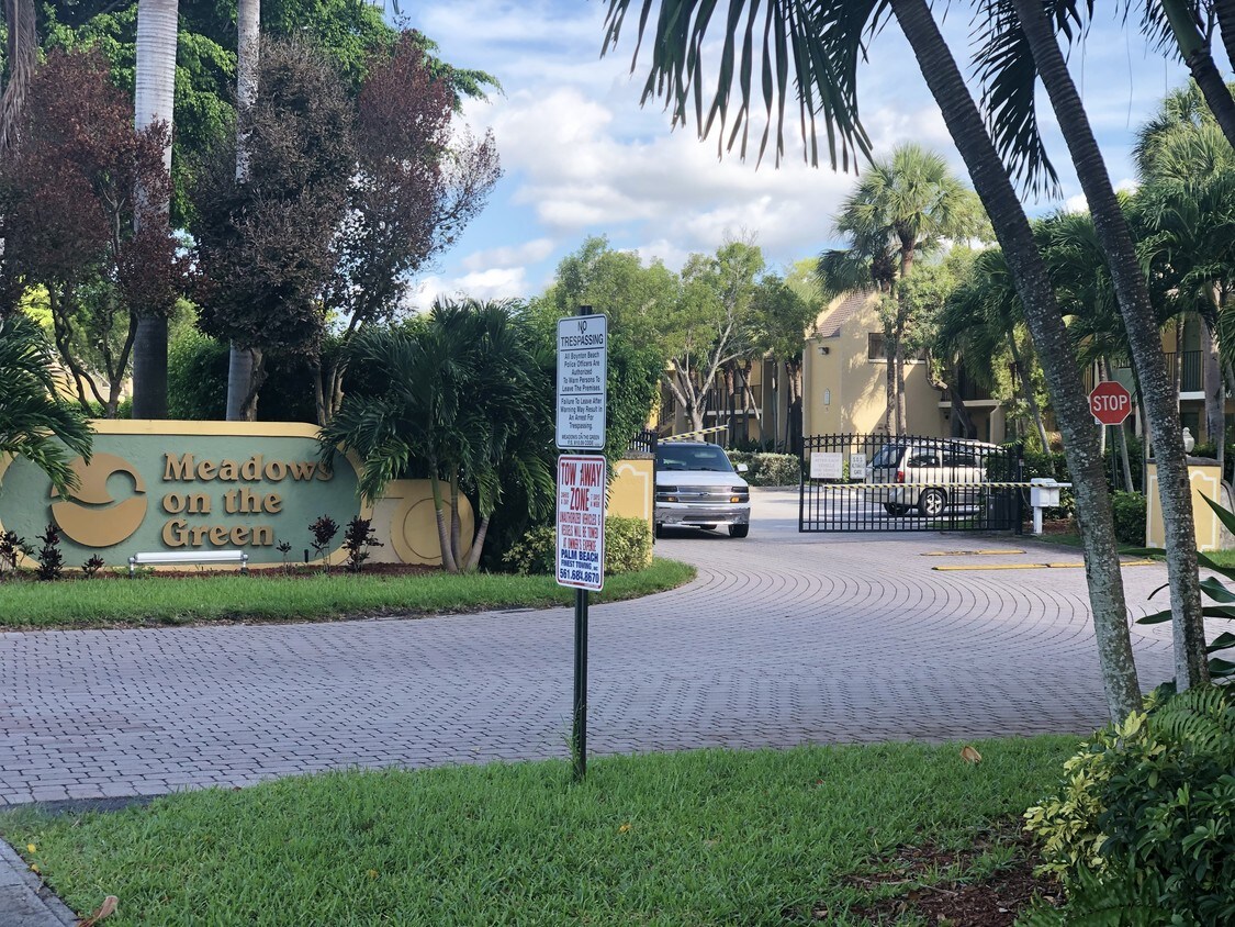 1722 Meadows Cir W, Boynton Beach, FL 33436 Condo for Rent in Boynton